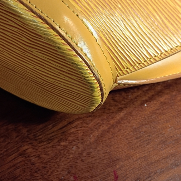 Louis Vuitton Yellow Tote Bag - Picture 11 of 16